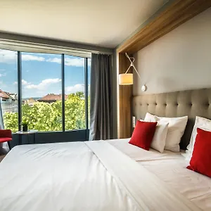 Up 4*, Budapeste Hungria