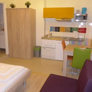Ξενοδοχείο με διαμερίσματα Amber Gardenview Studios
